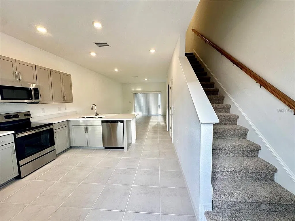 2 bed, 2.5 bath, 1202 sqft, $2,200 — Photo 4