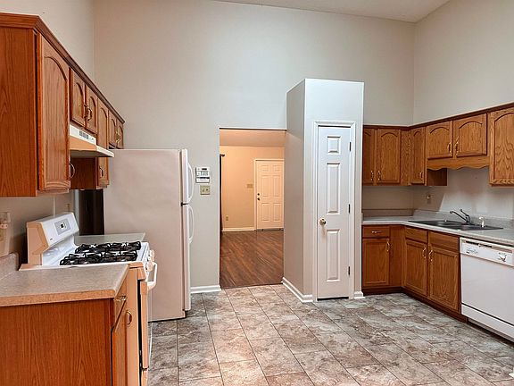 4th image of 3066 Victoria Park Cv