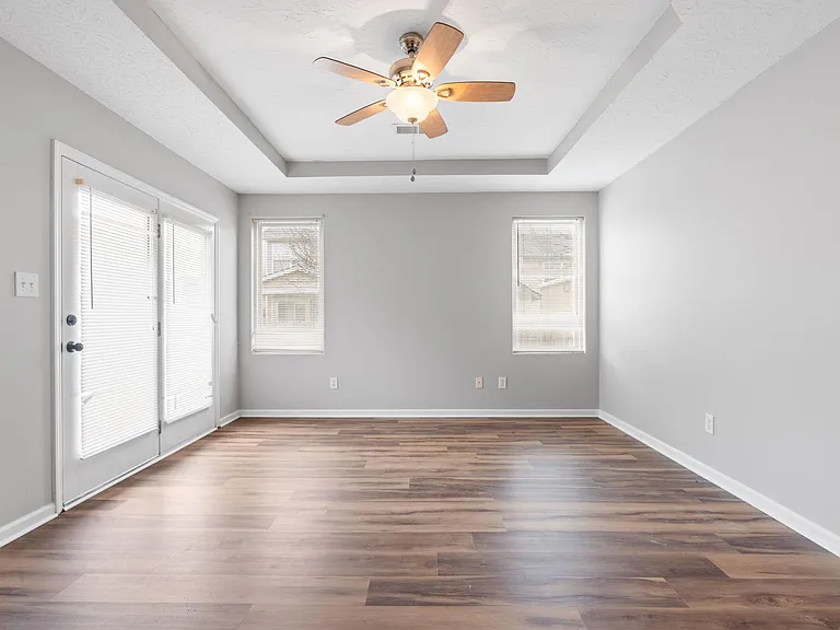 305 Spring Valley Ln — Photo 18