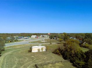 823 W Saunders St, Trenton, TX 75490
