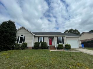 1741 Nuthatch Rd, Fayetteville, NC 28304