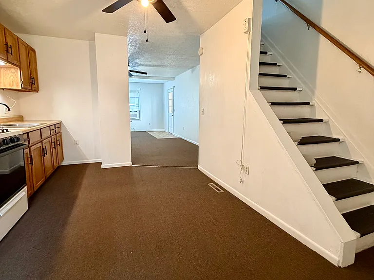 520 Knowles Ln — Photo 7