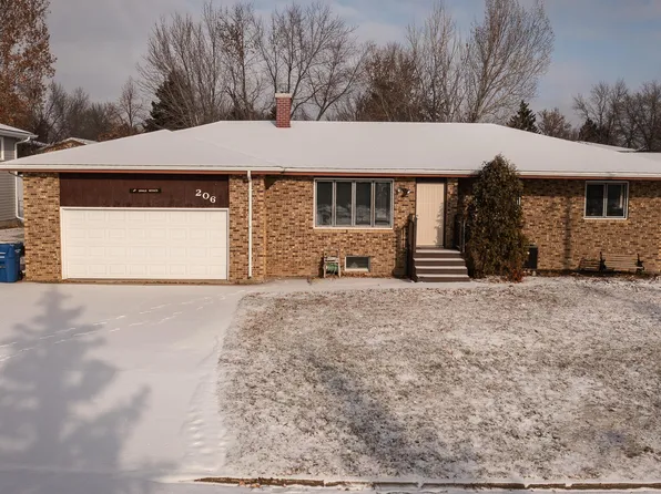 206 9th St NW, Beulah, ND 58523