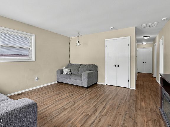 3rd image of 602 S Mitchner Ave