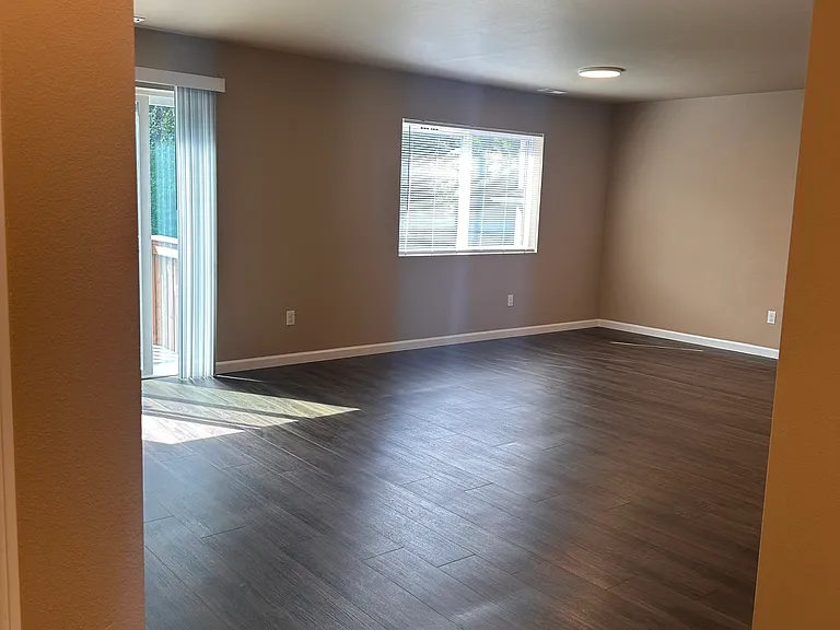 660 Hansen St SE #A — Photo 13