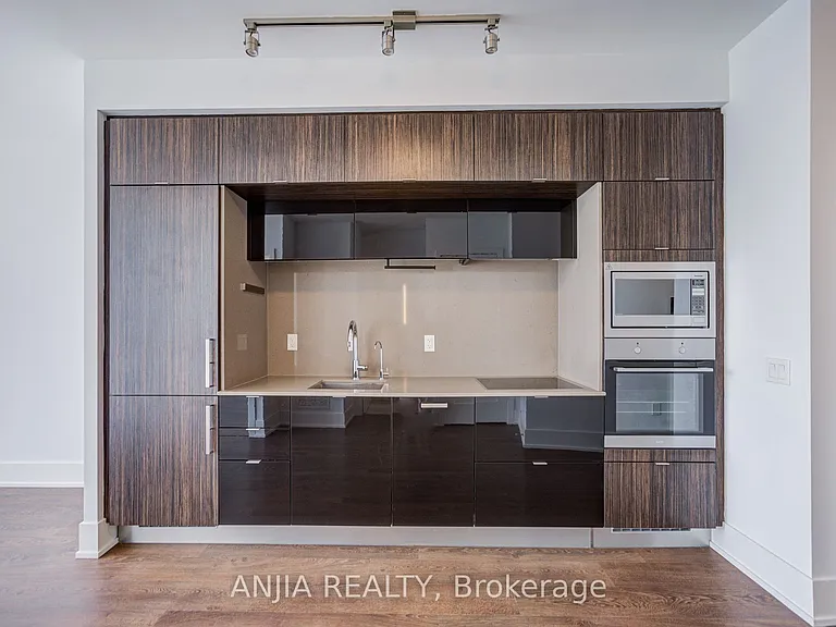 10 York St #5608 — Photo 14