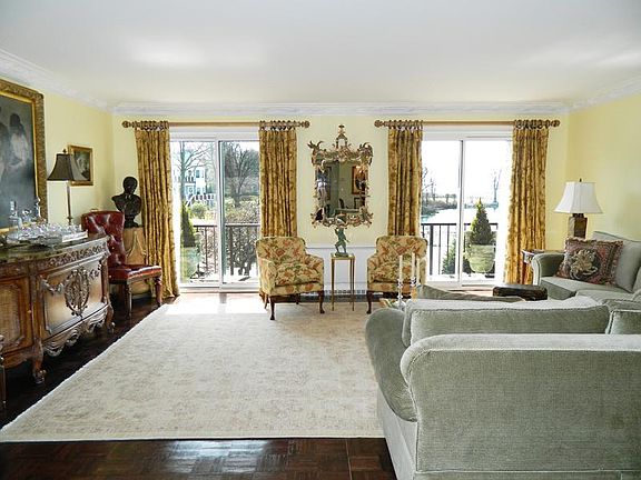 Direct waterfront townhouse