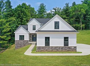 7791 Bent Grass Trl, Howell, MI 48843