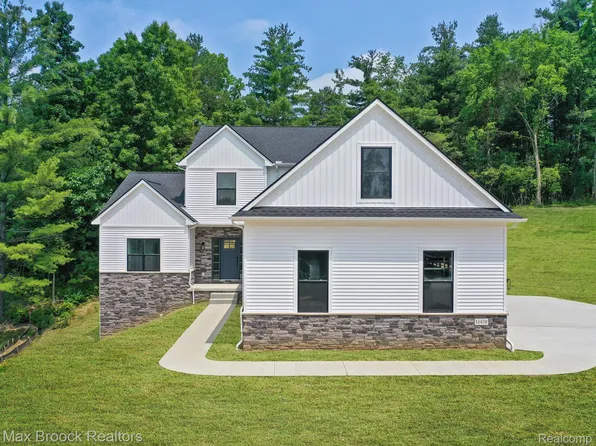7791 Bent Grass Trl, Howell, MI 48843