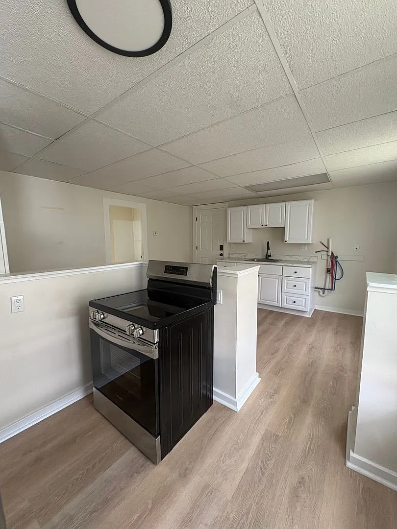 77 James Street — Photo 2