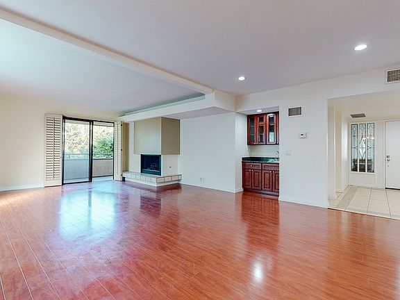 2nd image of 1403 Greenfield Ave APT 203