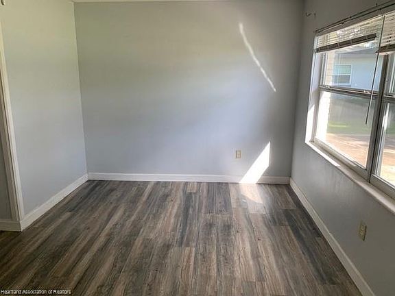 4th image of 1817 Sandra Blvd