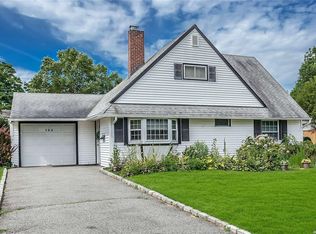 164 Blueberry Ln, Hicksville, NY 11801