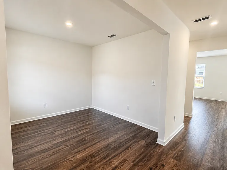 308 London Ct — Photo 3