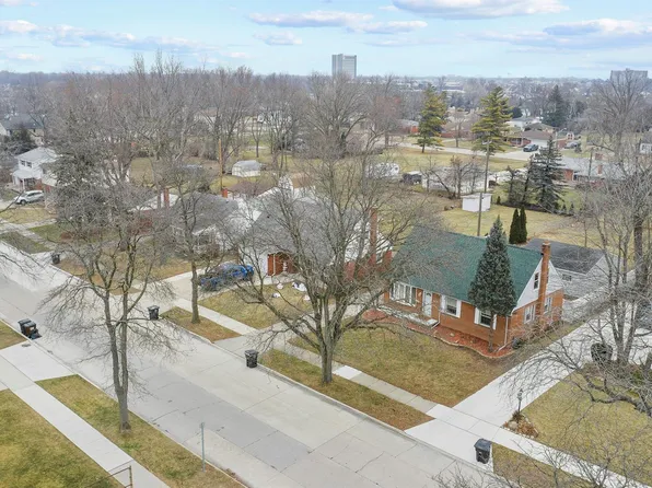 17727 Kennebec St, Riverview, MI 48193