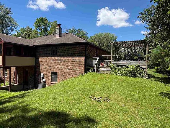 3rd image of 2515 Wayne Dr