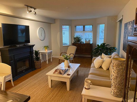 3rd image of 160 Shoreline Cir #304