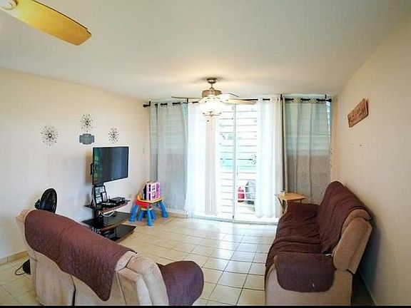 2nd image of 89 Calle Pino