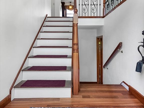 5th image of 425 Renee Dr