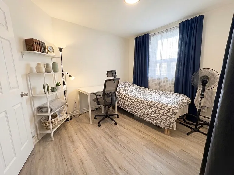 492 Montrose Ave #26 — Photo 7
