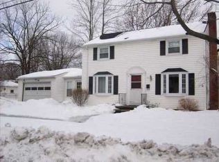 10 Frostholm Dr, Gates, NY 14624