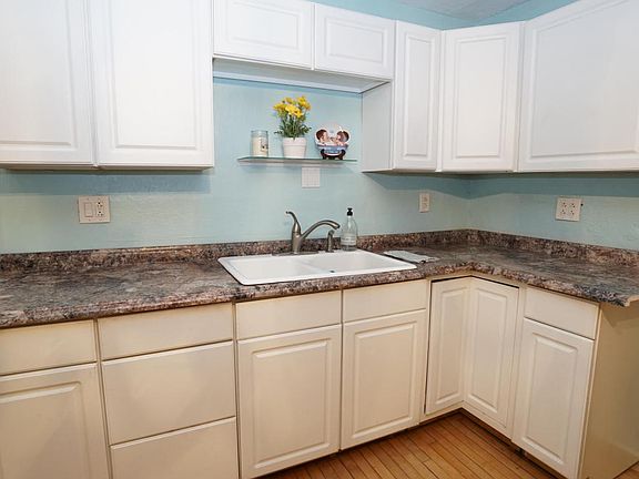 3rd image of 3711 E Lunham Ave