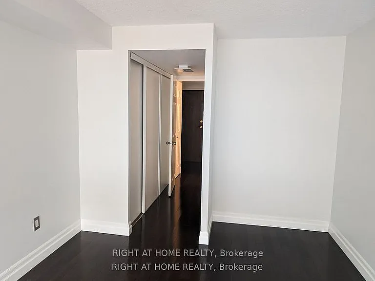 280 Simcoe St #807 — Photo 18