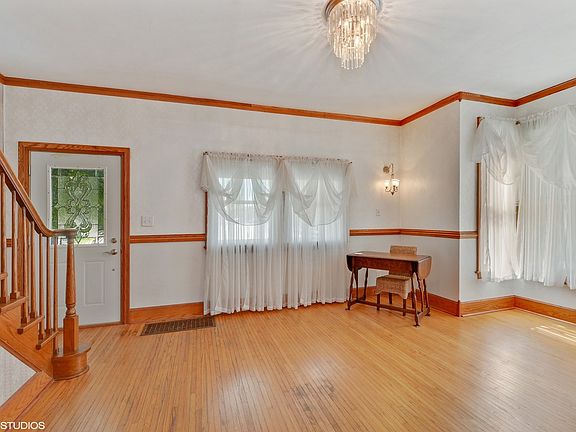 Crown molding and loads of windows!