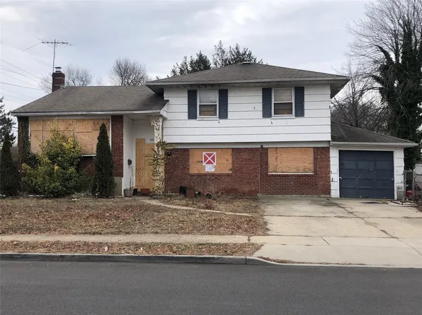 62 Alhambra Road, North Baldwin, NY 11510