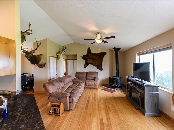 4th image of 130 Christine Ln