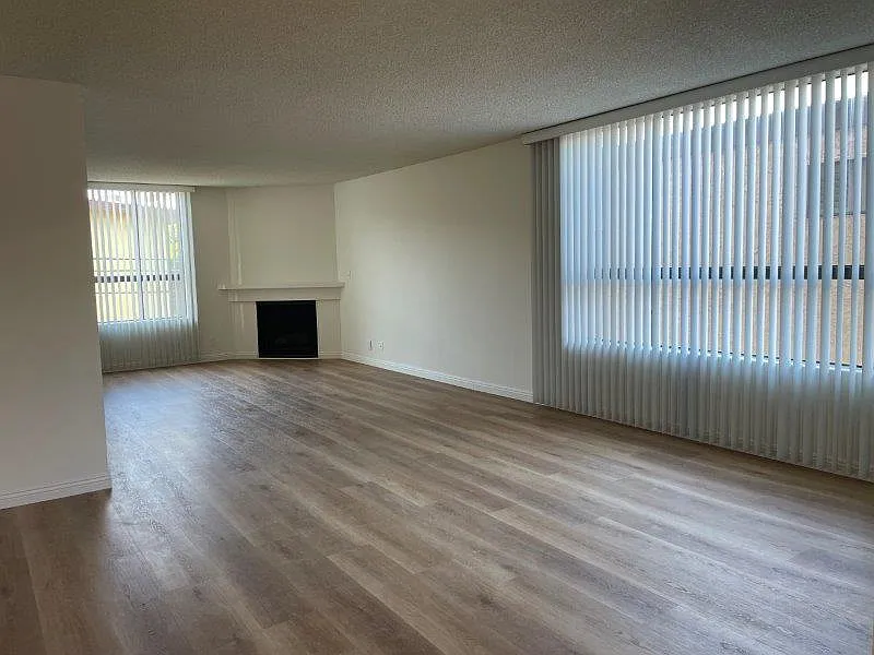 1 bed, 1.5 bath, 1150 sqft, $3,495 — Photo 3