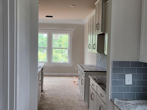 5th image of 405 Grantleigh Court Site #38