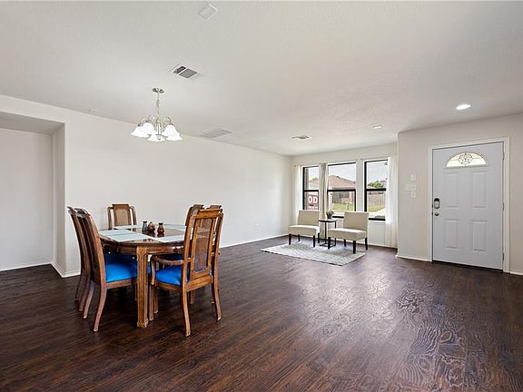 5th image of 210 Briarwood Dr