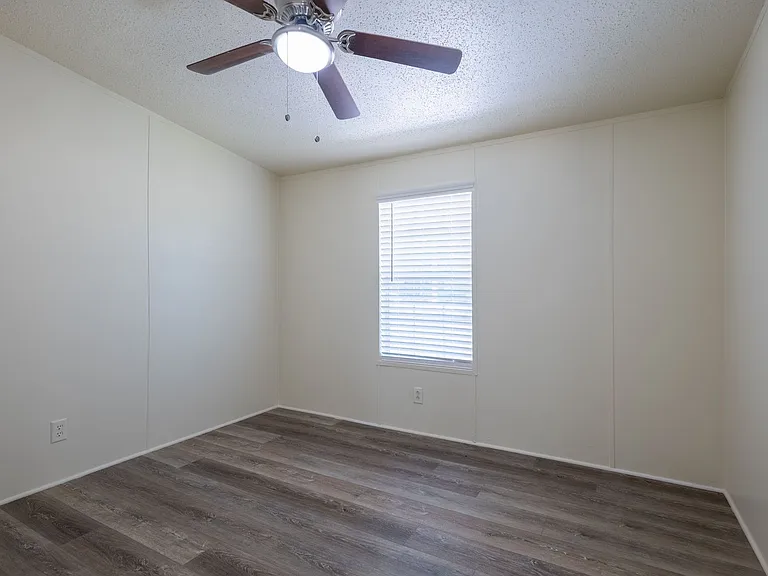 113 Davis Rd E — Photo 15