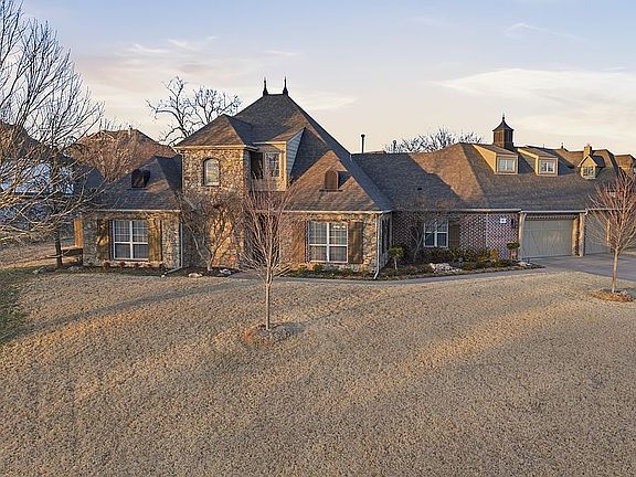 3rd image of 725 E Old North Rd N