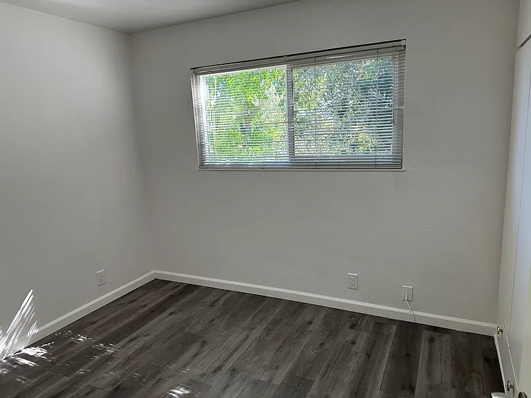 3609 Rowley Dr — Photo 14