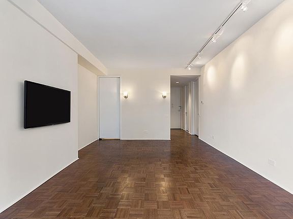 4th image of 146 W 57th St APT 43F