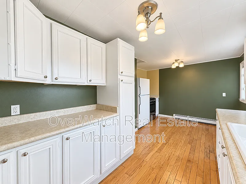 3 bed, 1.0 bath, 936 sqft, $2,400 — Photo 4