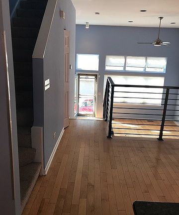 5th image of 2555 W Moffat St Unit D