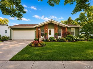 6300 Silver Fox Dr, Florissant, MO 63034