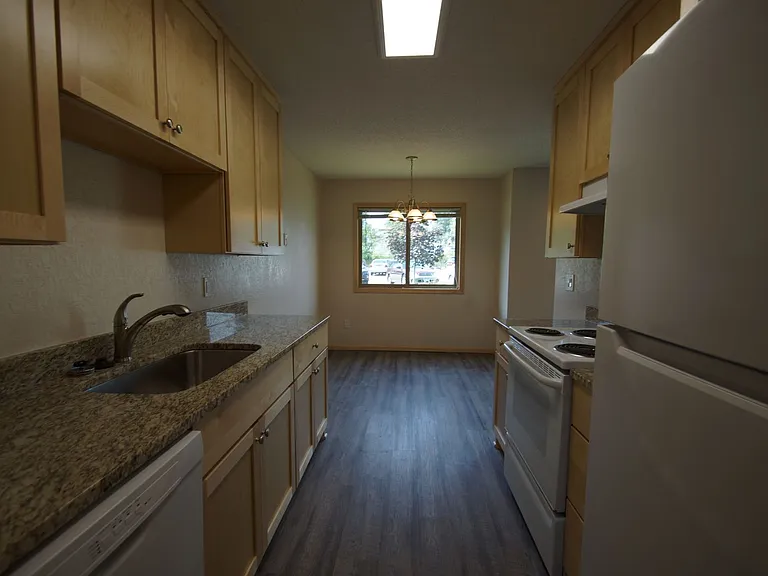 Larpenteur Estates Apartments — Photo 108