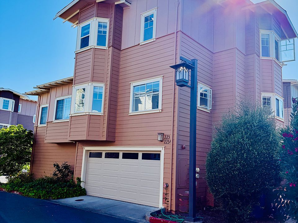 1st image of 223 Valley Oak Dr