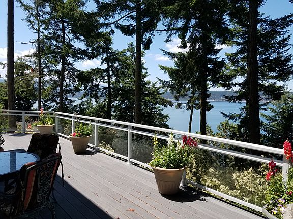 sunny deck for great BBQ's