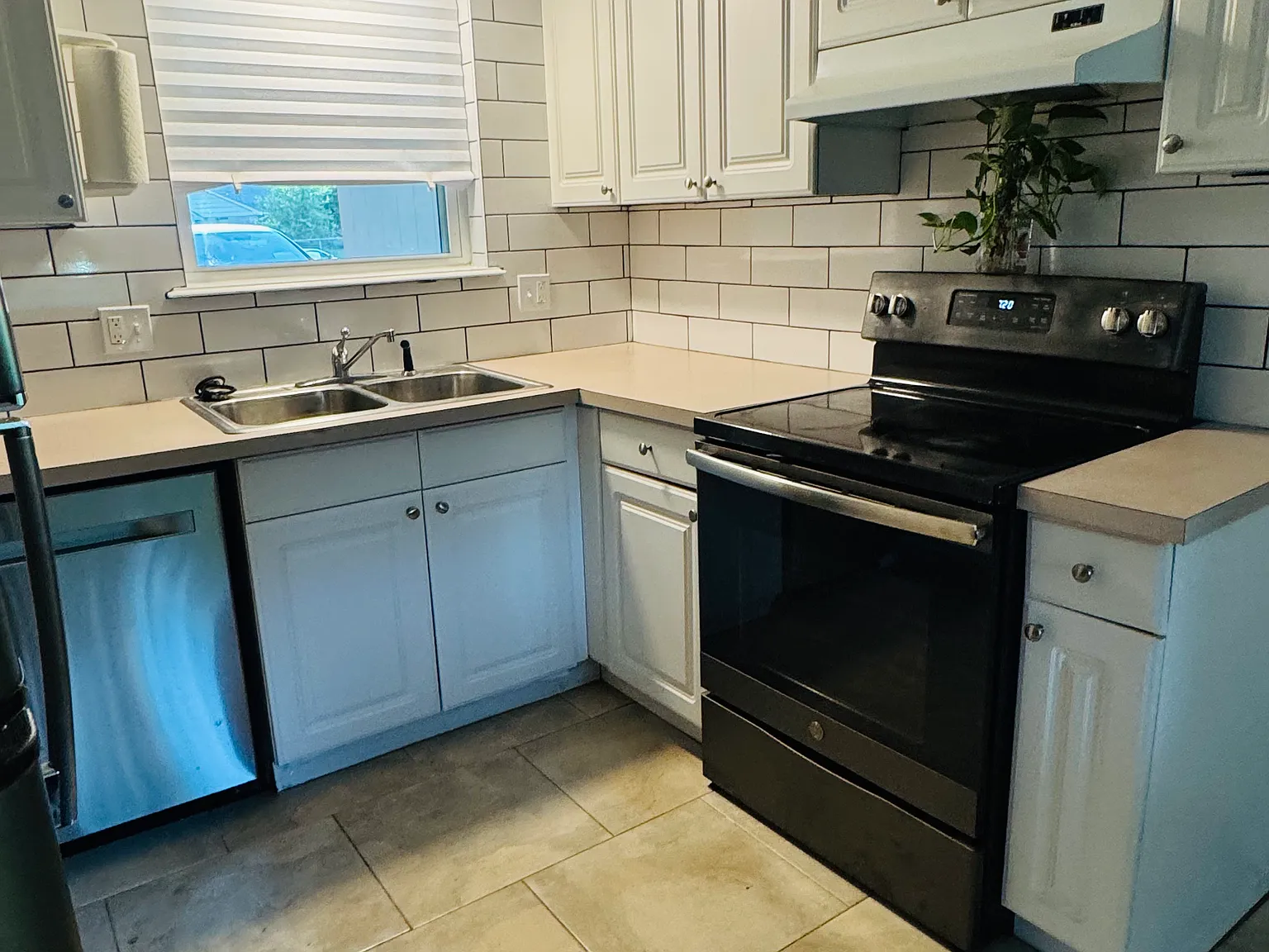 312 Sunnyside Pl — Photo 3