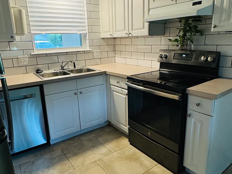 312 Sunnyside Pl — Photo 3