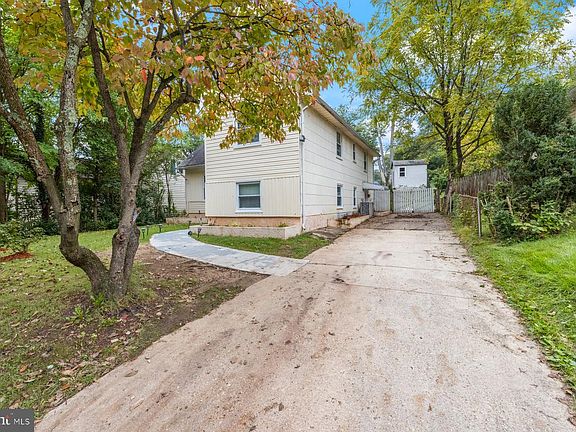 3rd image of 13410 Parkland Dr