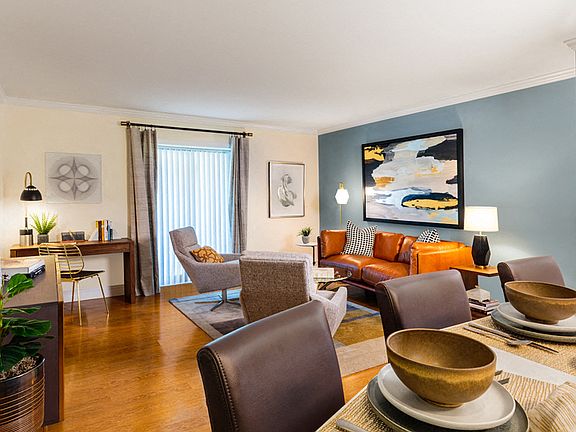 Water View Terrace Apartments - Arlington Style Living Room
