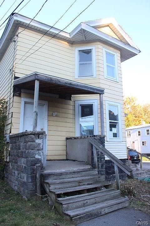1st image of 700 Catherine St