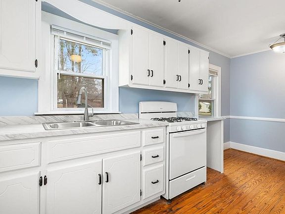 4th image of 626 N Lunenburg Ave