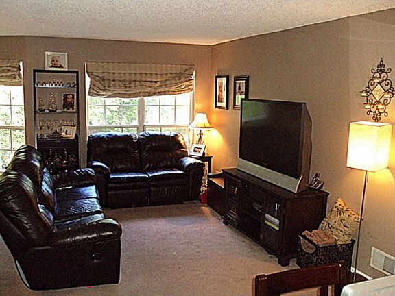 4th image of 244 Larch Ln